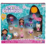 Gabby’s Dollhouse, Travel Themed Figure Set with a Gabby Doll, 5 Cat Toy Figures, Surprise Toys & Dollhouse Accessories, Kids Toys for Girls & Boys 3+